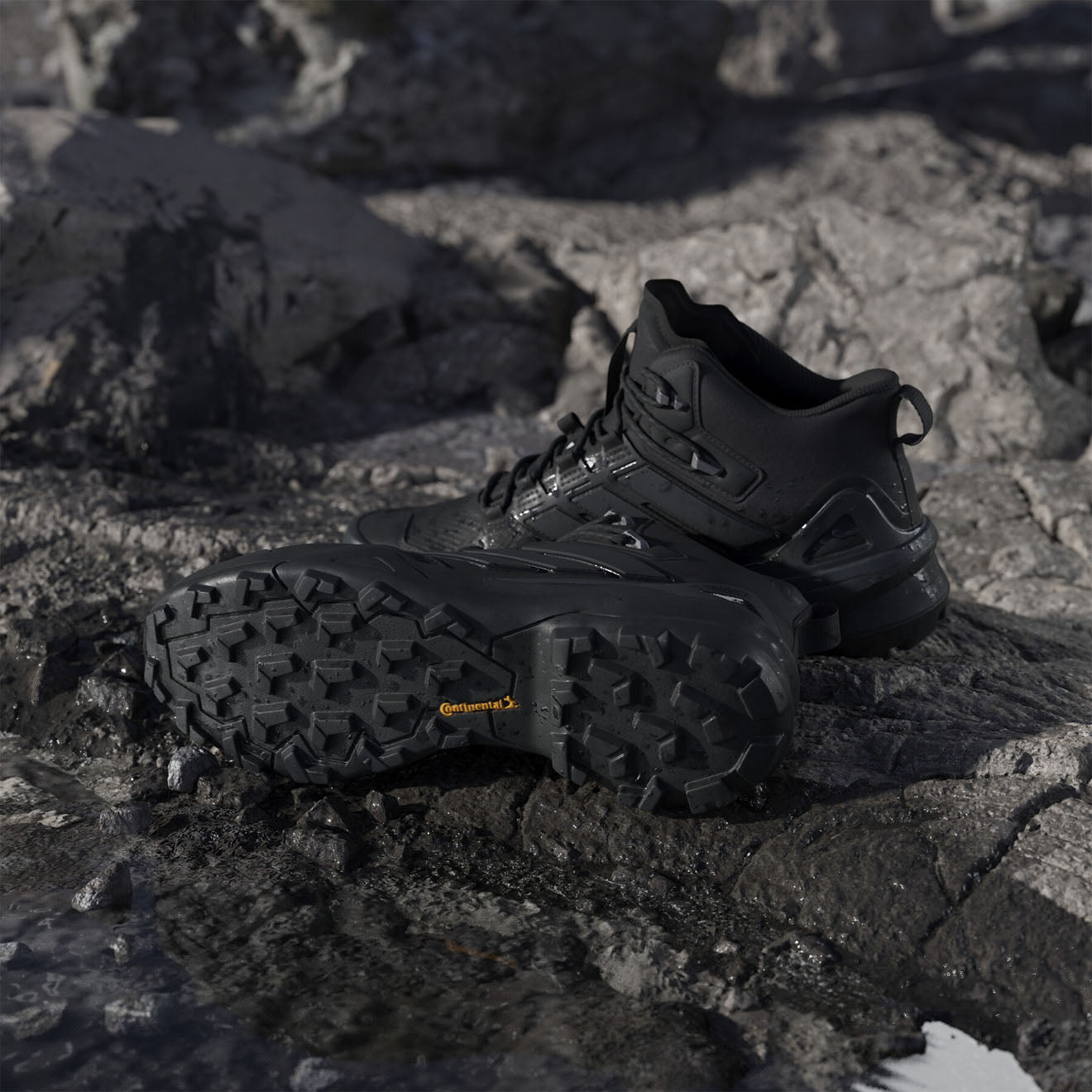 Adidas Terrex  Hiking boots Skychaser Mid Black - The Sporting Lodge