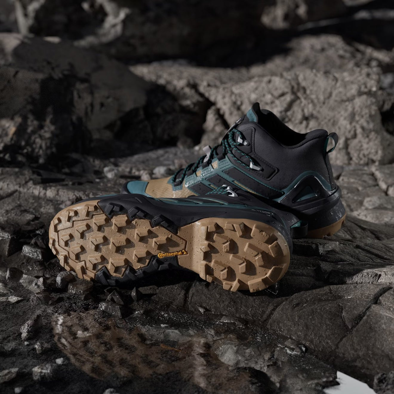 Adidas Terrex Skychaser Mid GORE-TEX Hiking Shoes Cardboard / Core Black / Preloved Teal - The Sporting Lodge