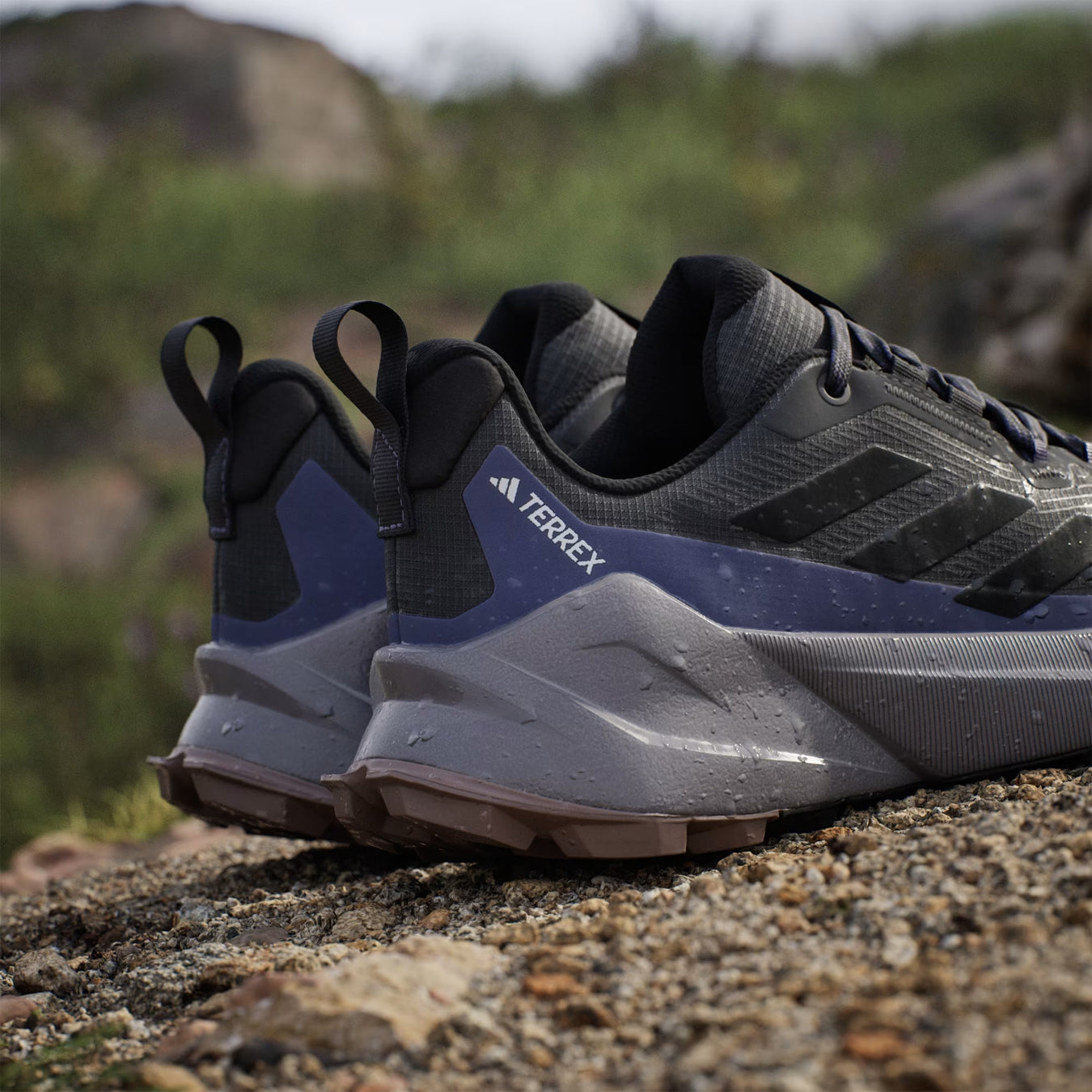 Adidas Terrex Womens Trailmaker 2.0 GORE-TEX Hiking Shoes Carbon / Core Black / Preloved Violet