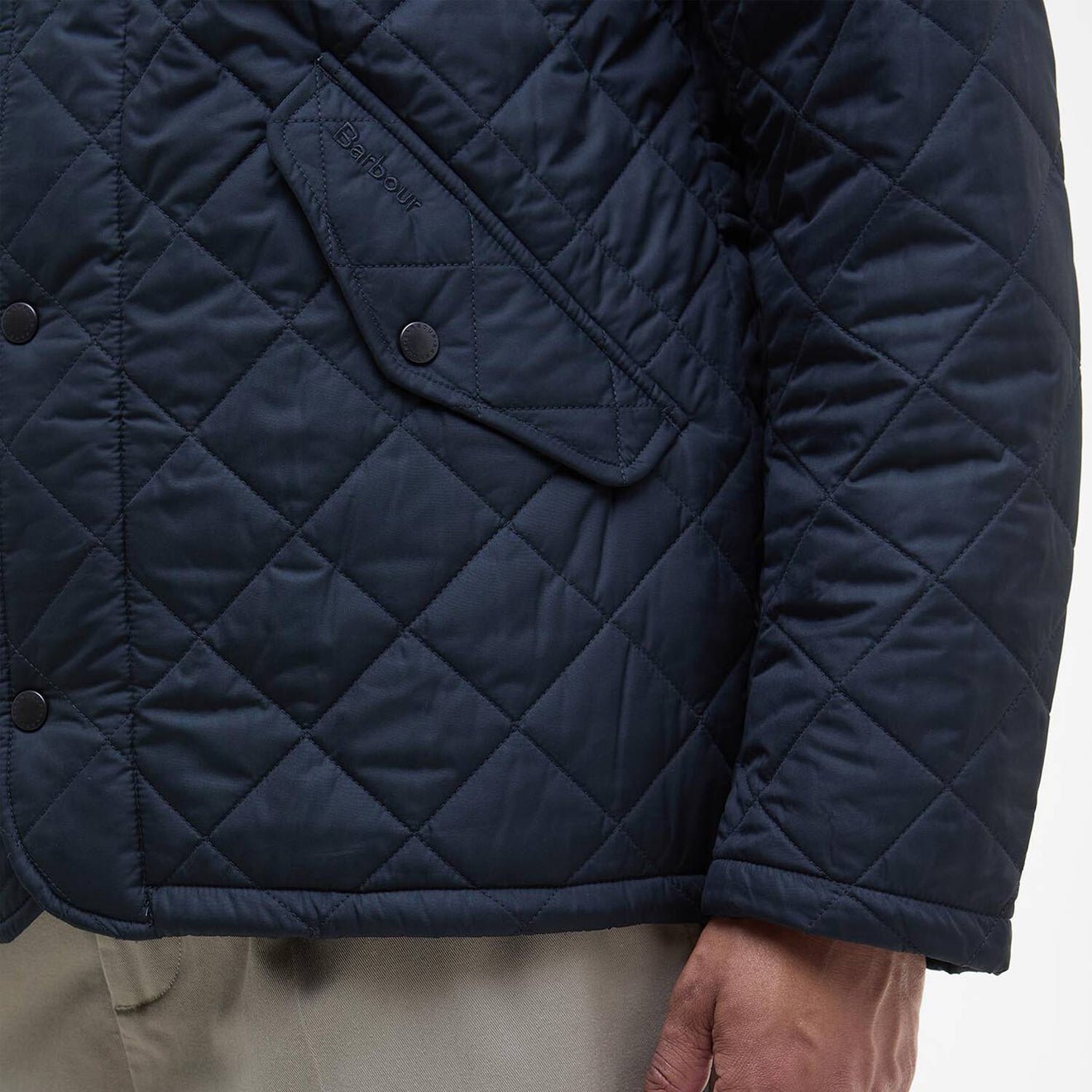 Barbour Chelsea Sportsquilt Jacket Navy sleeve and side detail showing quilt pattern and fit