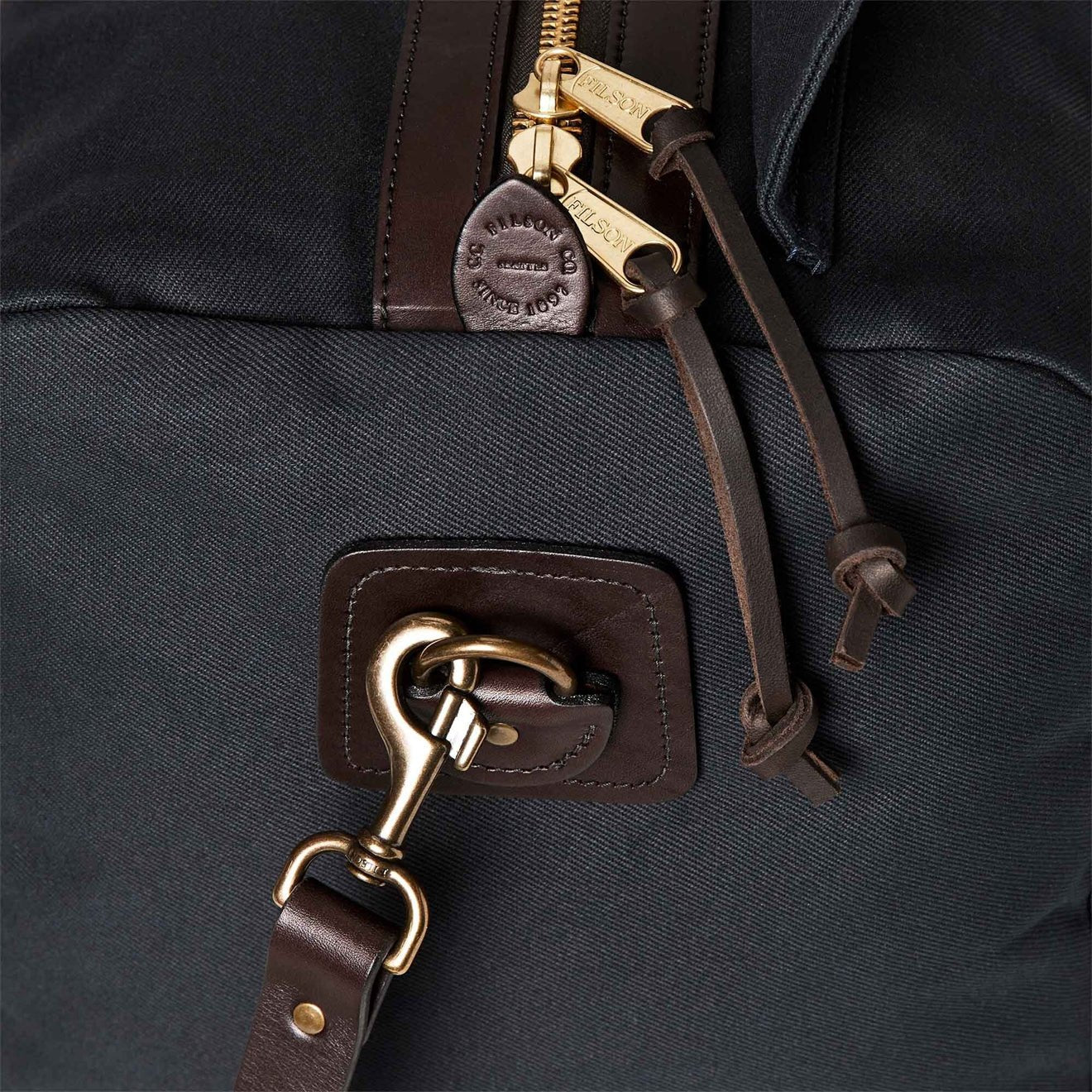 Filson Medium Duffel Holdall Navy - The Sporting Lodge