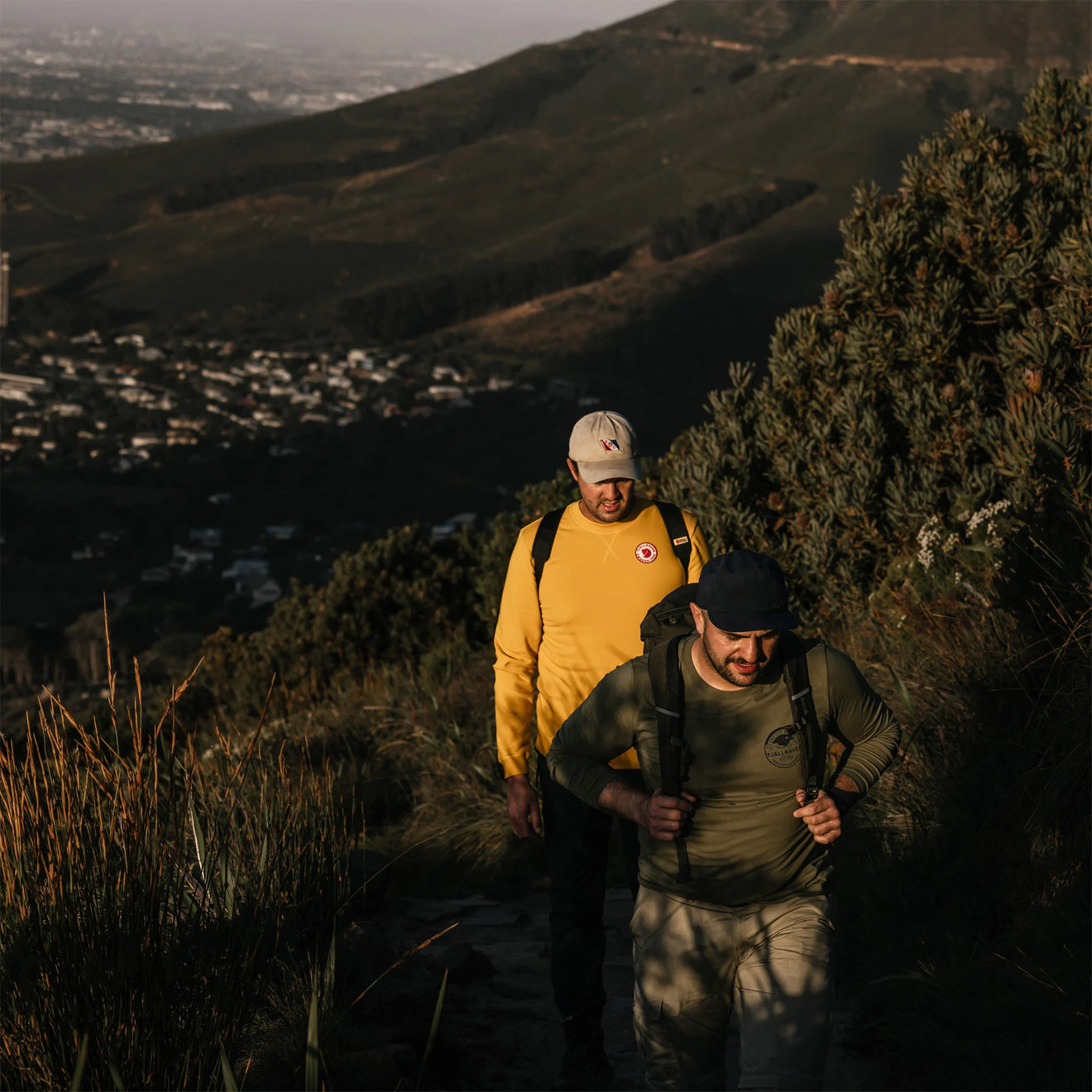 Fjallraven 1960 Logo Badge Sweater Chalk White - The Sporting Lodge