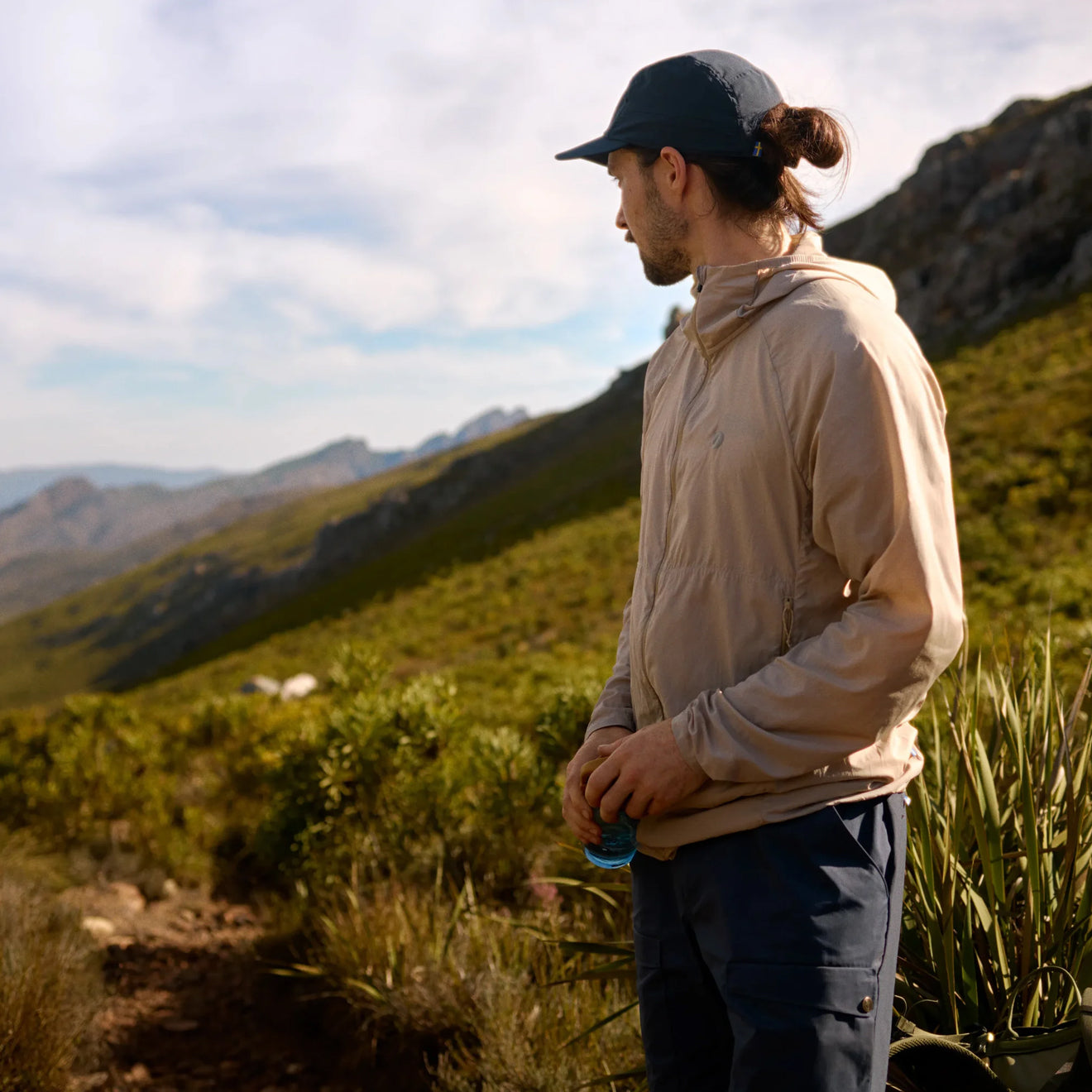 Fjallraven Keb Latt Wind Jacket Classic Mountain Blue - The Sporting Lodge