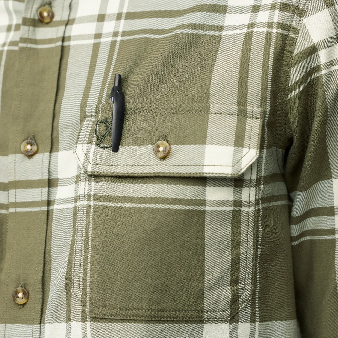 Fjallraven Ovik Lite Flannel Shirt Laurel Green / Chalk White - The Sporting Lodge