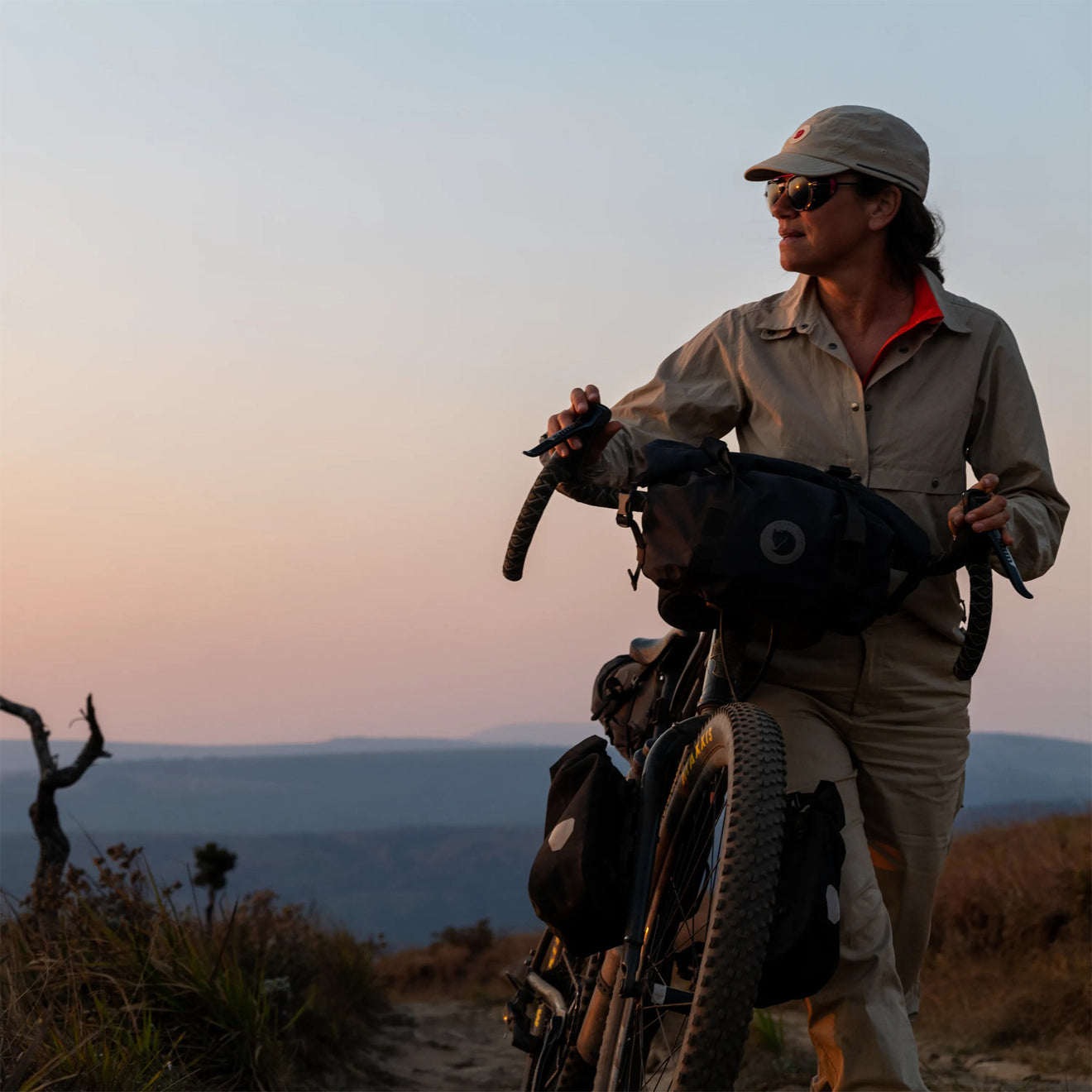 Fjallraven Womens Hoja Rider's Wind Jacket Fossil - The Sporting Lodge