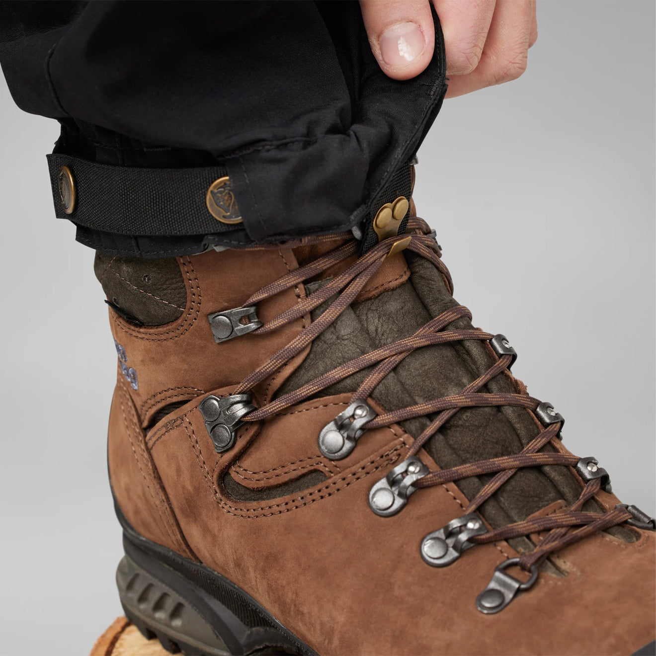 Fjallraven Womens Vidda Pro Trousers Short Black - The Sporting Lodge