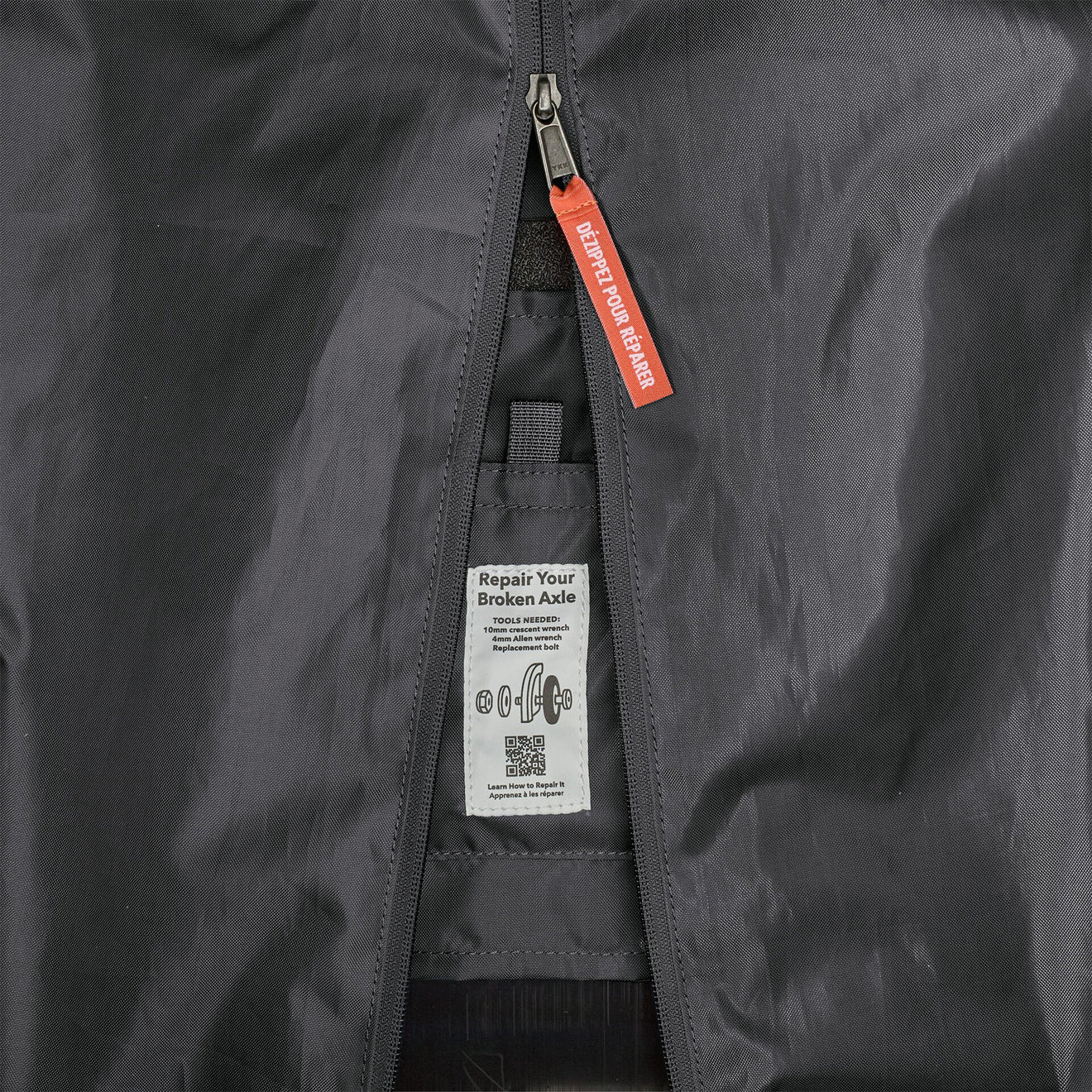 Patagonia Black Hole Wheeled Duffel 70L Smolder Blue / Amanita Red