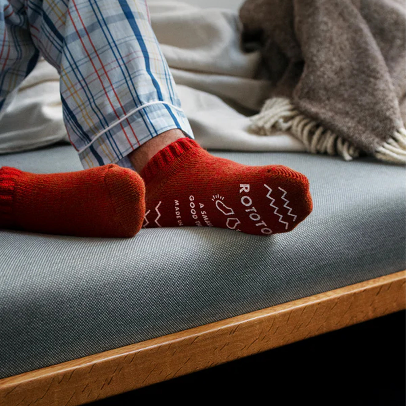 ROTOTO Pile Sockslipper Black / Beige