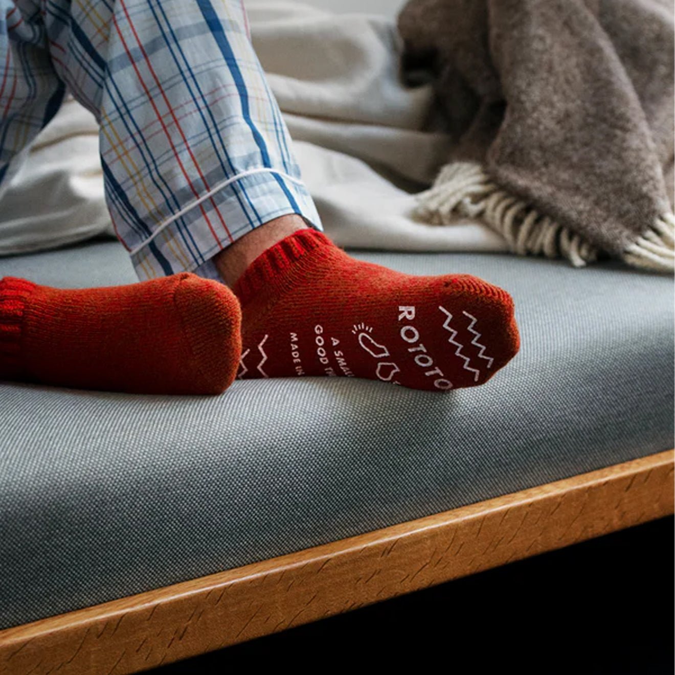 ROTOTO Pile Sockslipper Black / Beige - The Sporting Lodge