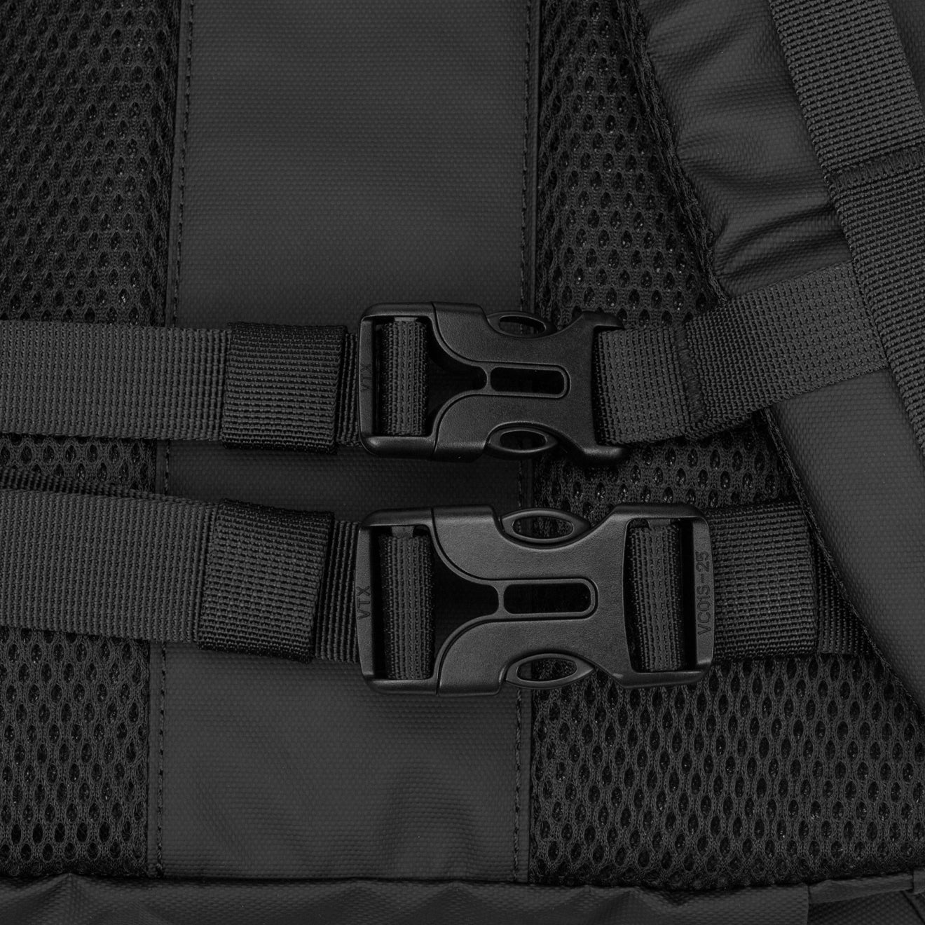 Elliker Kiln Hooded Zip Top Backpack 22L Black - The Sporting Lodge