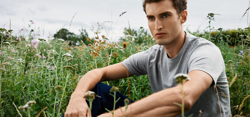 Man Wearing Sunspel Short Sleeve Classic Crew Neck T-Shirt Colour Light Grey