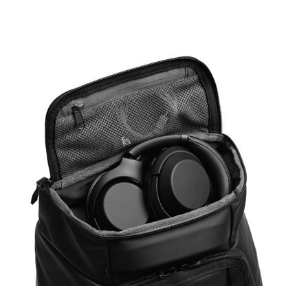 DB Hugger Backpack 20L Black Out