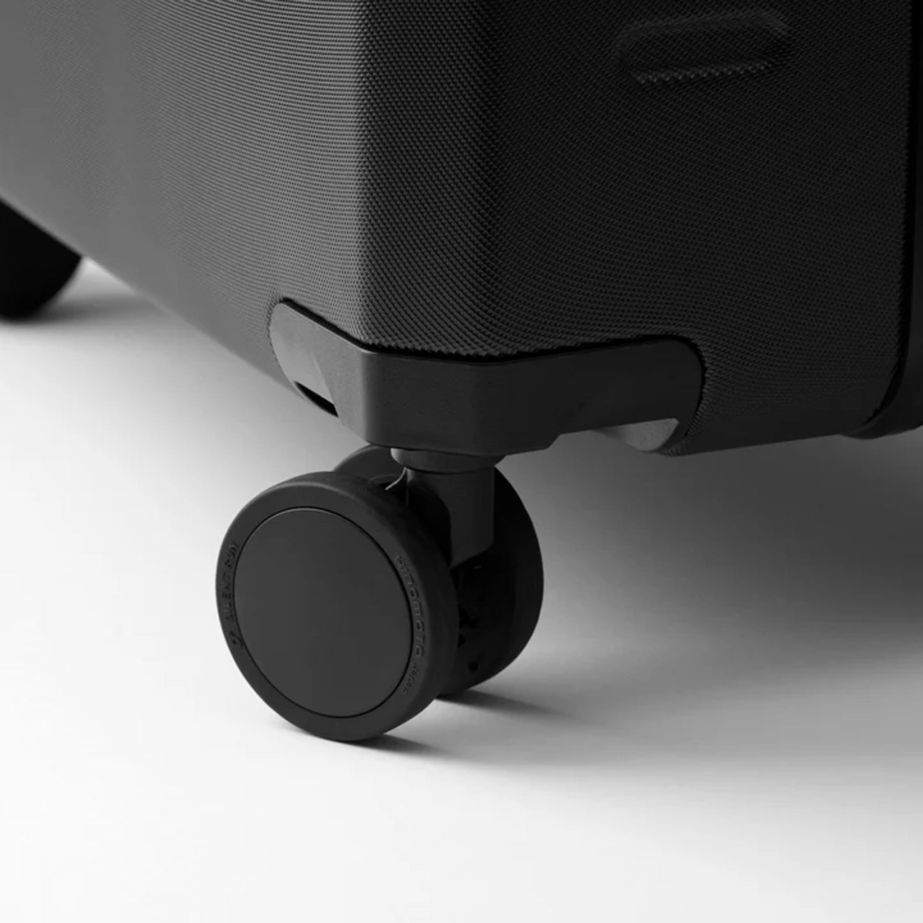 DB Ramverk Carry-on Black Out