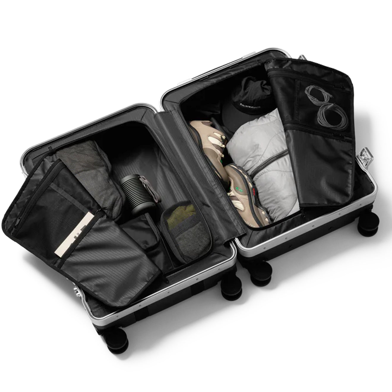 DB Ramverk Pro Check-in Luggage Medium Silver