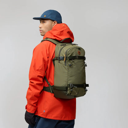 Fjallraven Bergtagen Touring 22 Laurel Green / Deep Forest