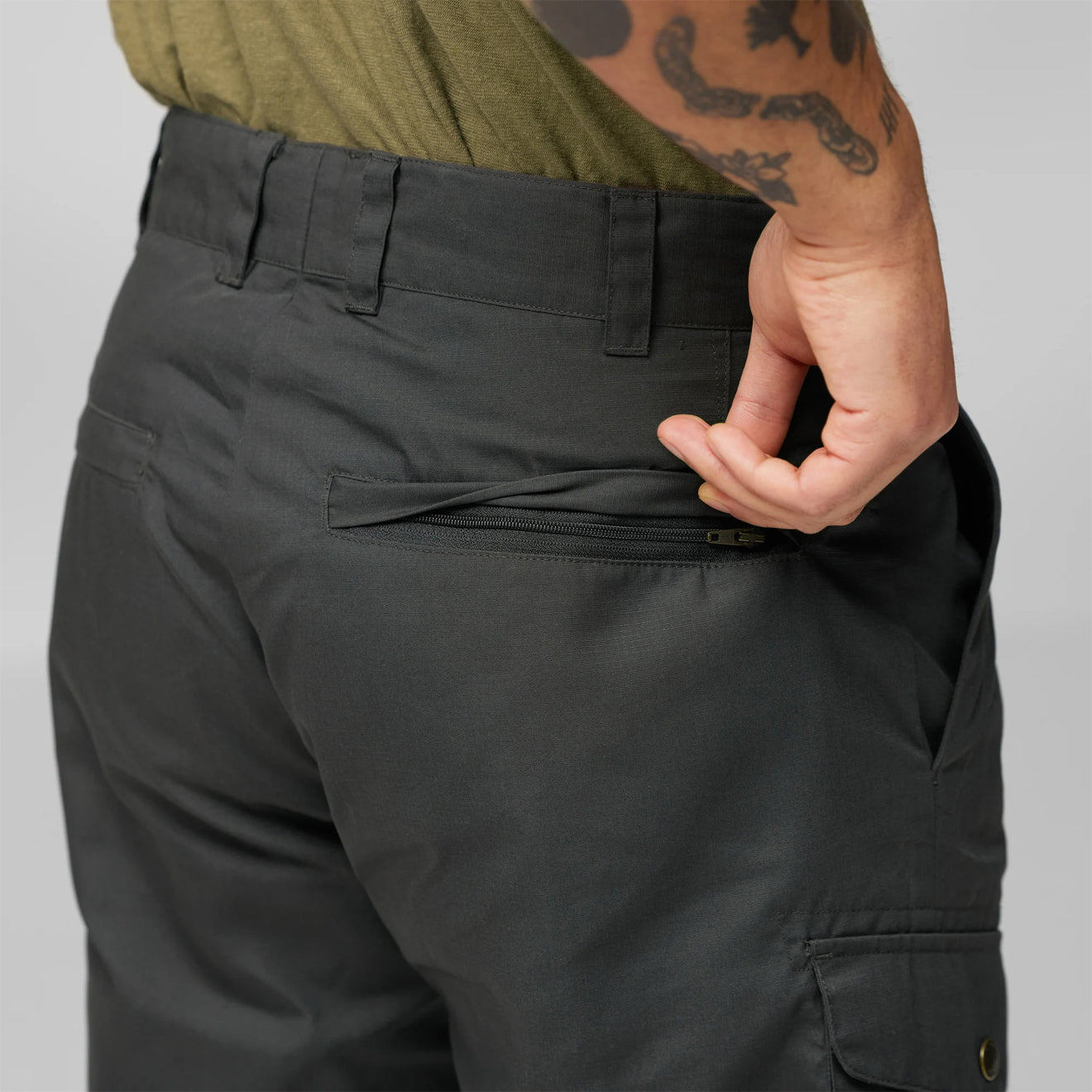 Fjallraven Ruaha Shorts Dark Grey - The Sporting Lodge