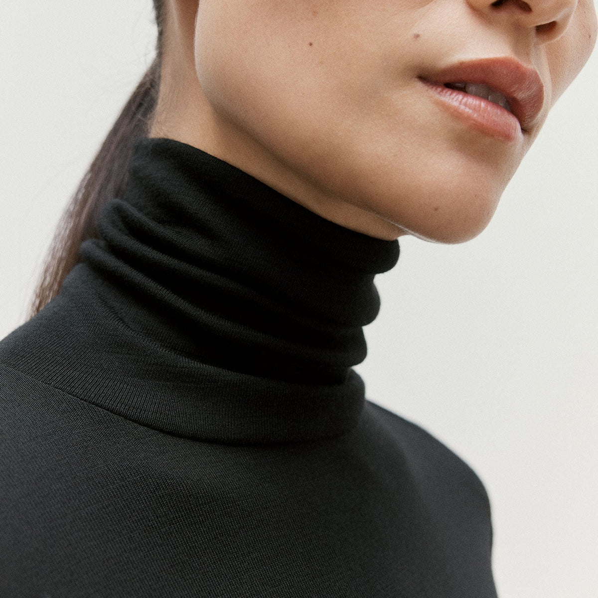 Sunspel Womens Fine Wool Jersey L/S Funnel Neck Top Black