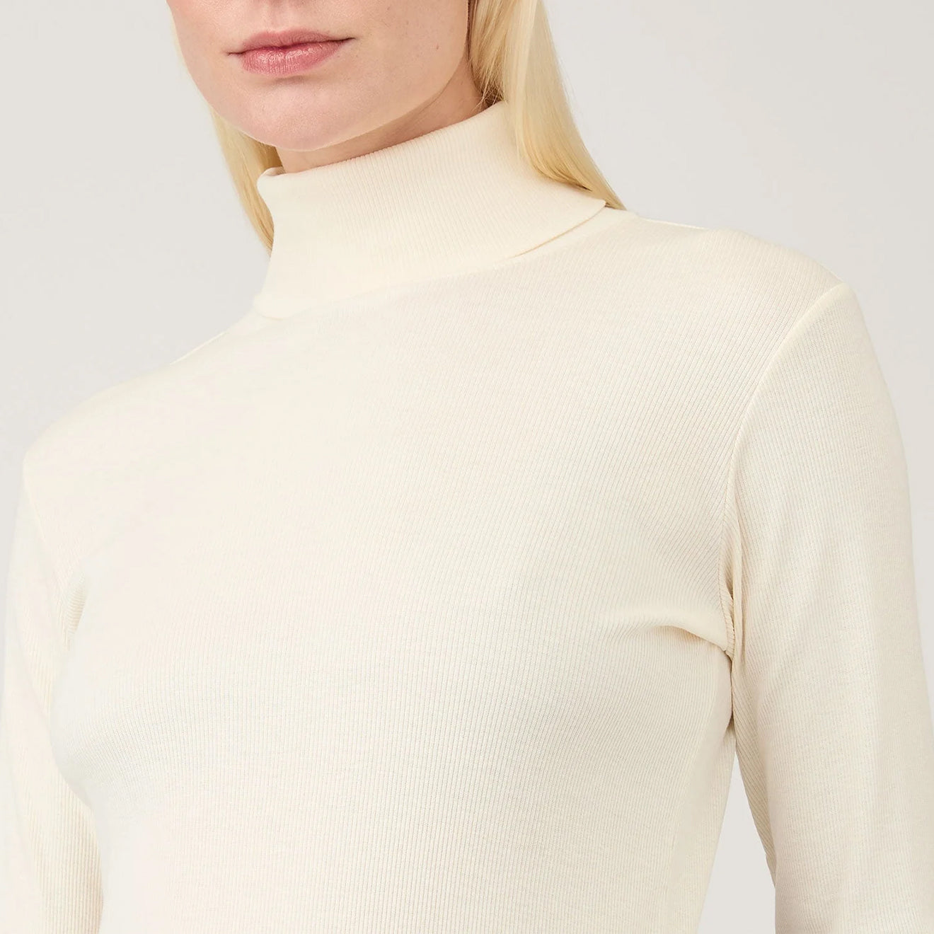 Sunspel Womens Rib L/S Roll Neck Ecru - The Sporting Lodge