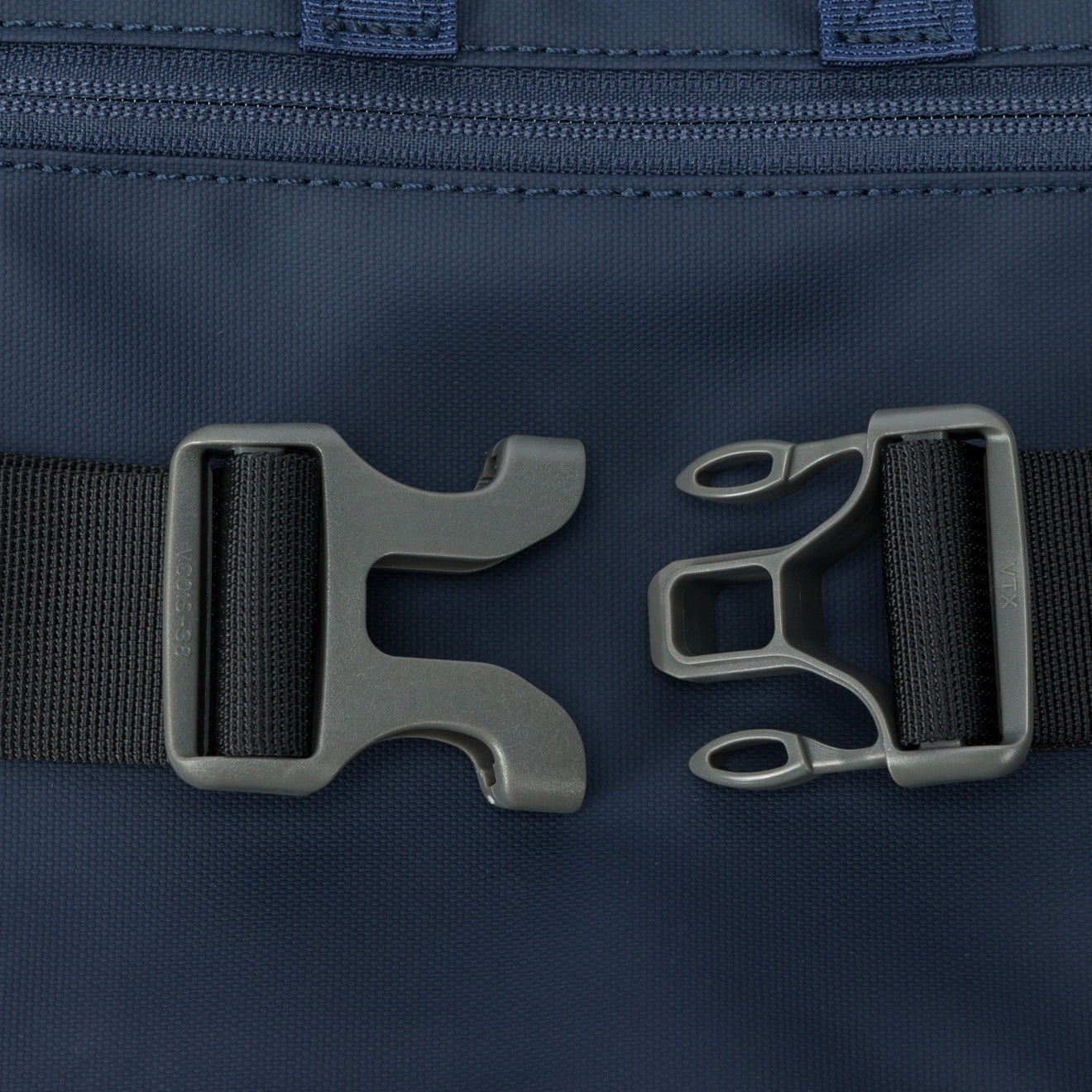 Elliker Fitts Sling Bag 2L Navy - The Sporting Lodge