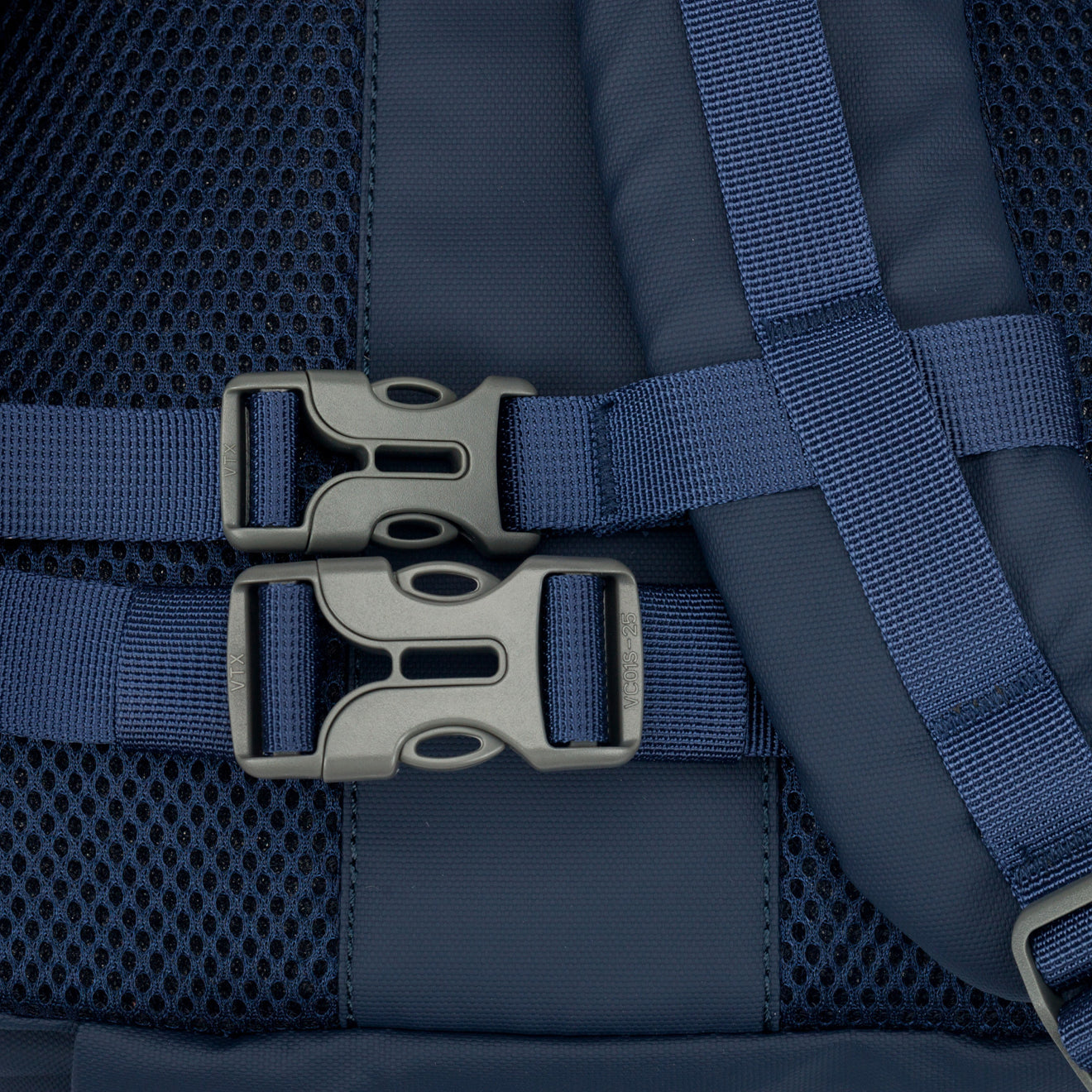 Elliker Kiln Hooded Zip Top Backpack 22L Navy - The Sporting Lodge