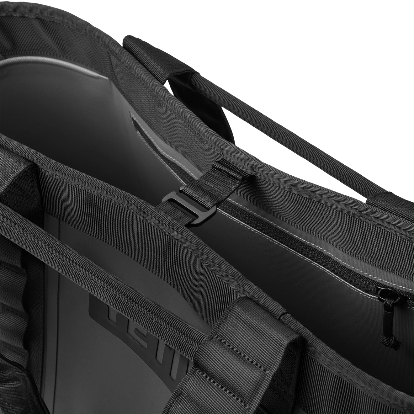 YETI Camino 35L Carryall Black - The Sporting Lodge